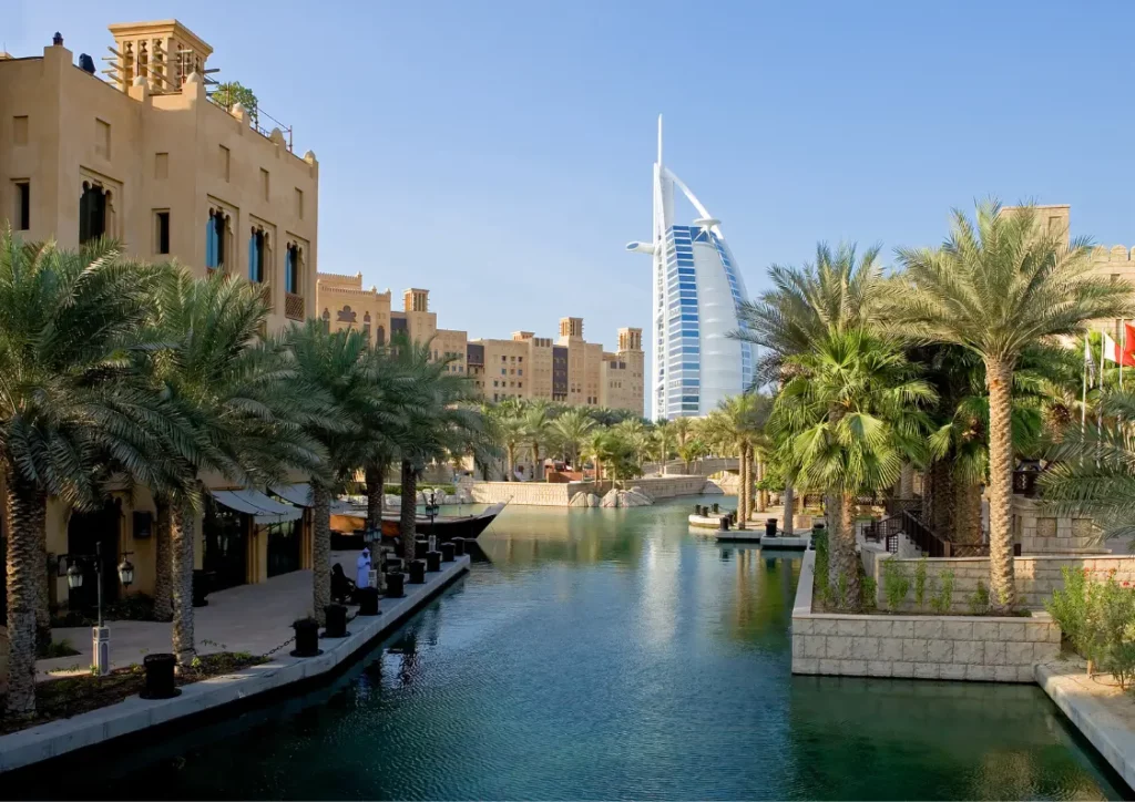Why Dubai Should Be on Your Bucket List : clean surroundings